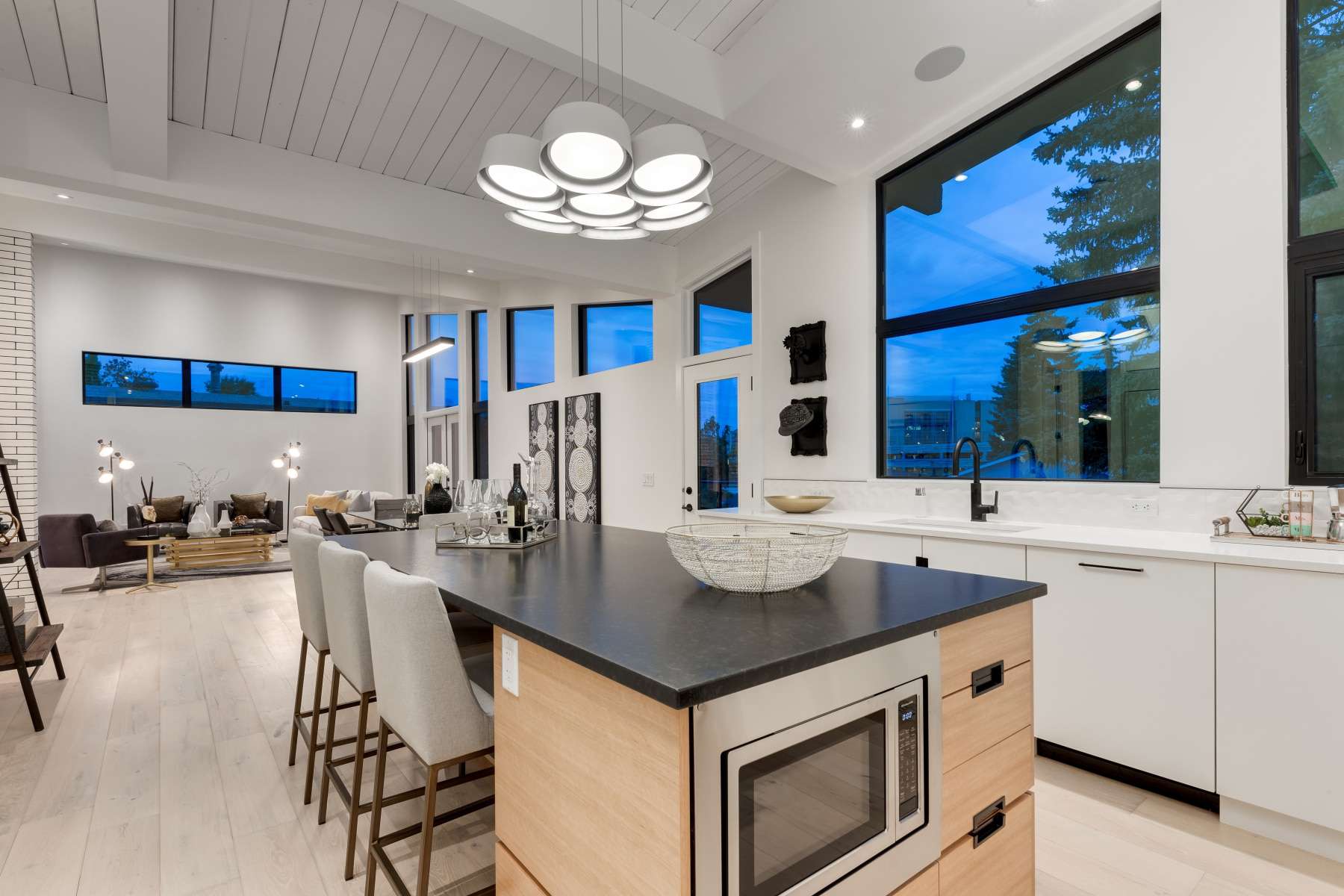 7-toronto-crescent-modern-renewal-dining-living